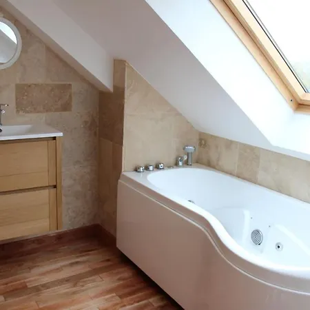 Longere Dans Le Perche: Vue Imprenable, Jacuzzi, Sauna, Modelage...